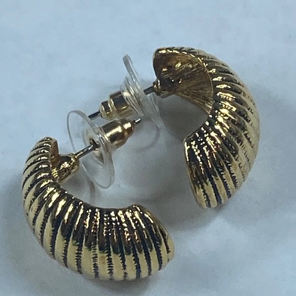 Half Hoop Vintage Pierced Post Earrings Womens Gold Tone Ridged Ribbed Textured - Picture 16 of 16